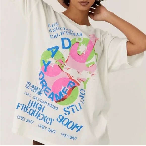 Daydreamer Hi-Frequency Broken Guitar Merch Tee Small NWOT - Picture 3 of 5